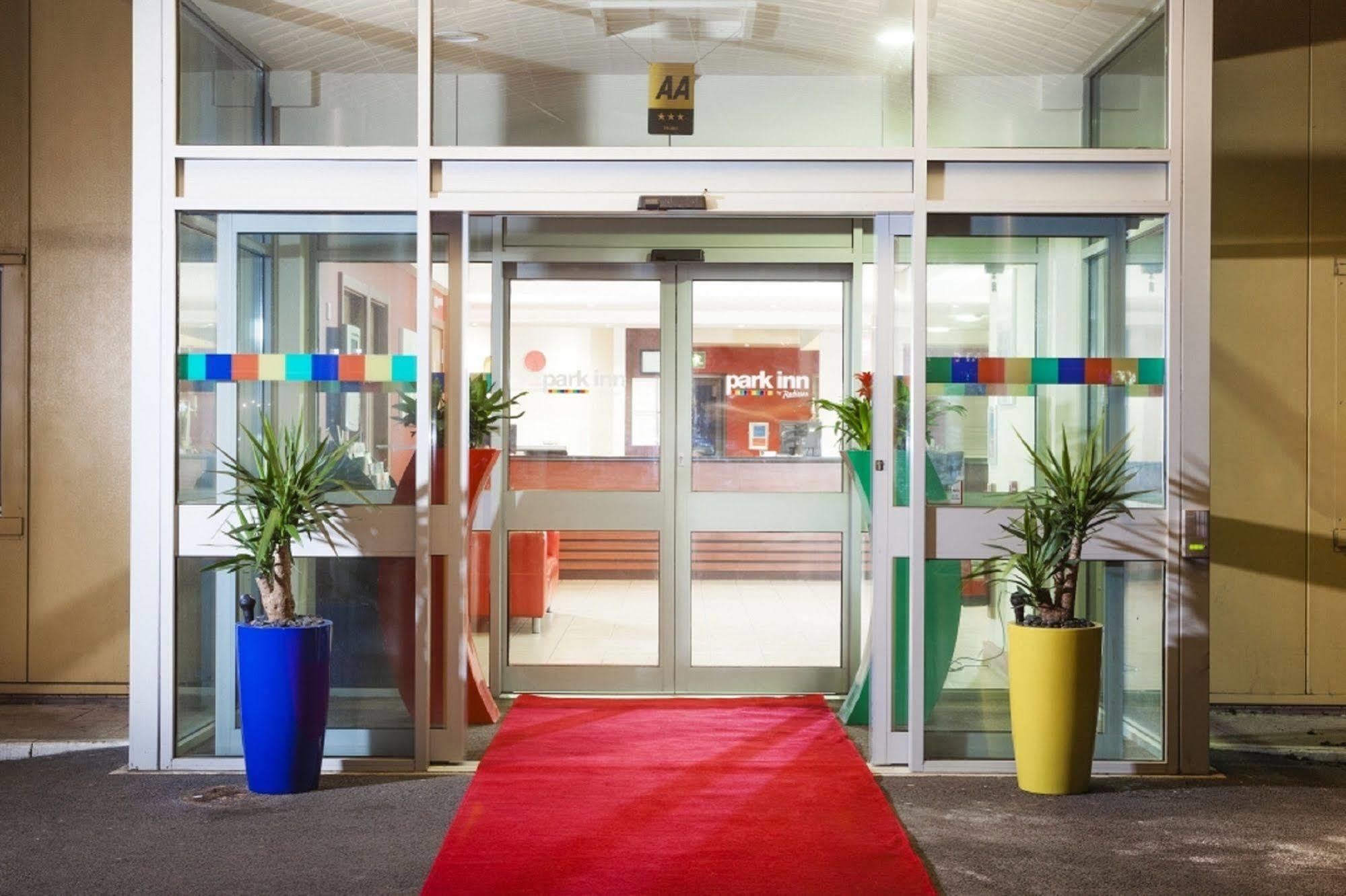 Doncaster International Hotel By Roomsbooked מראה חיצוני תמונה